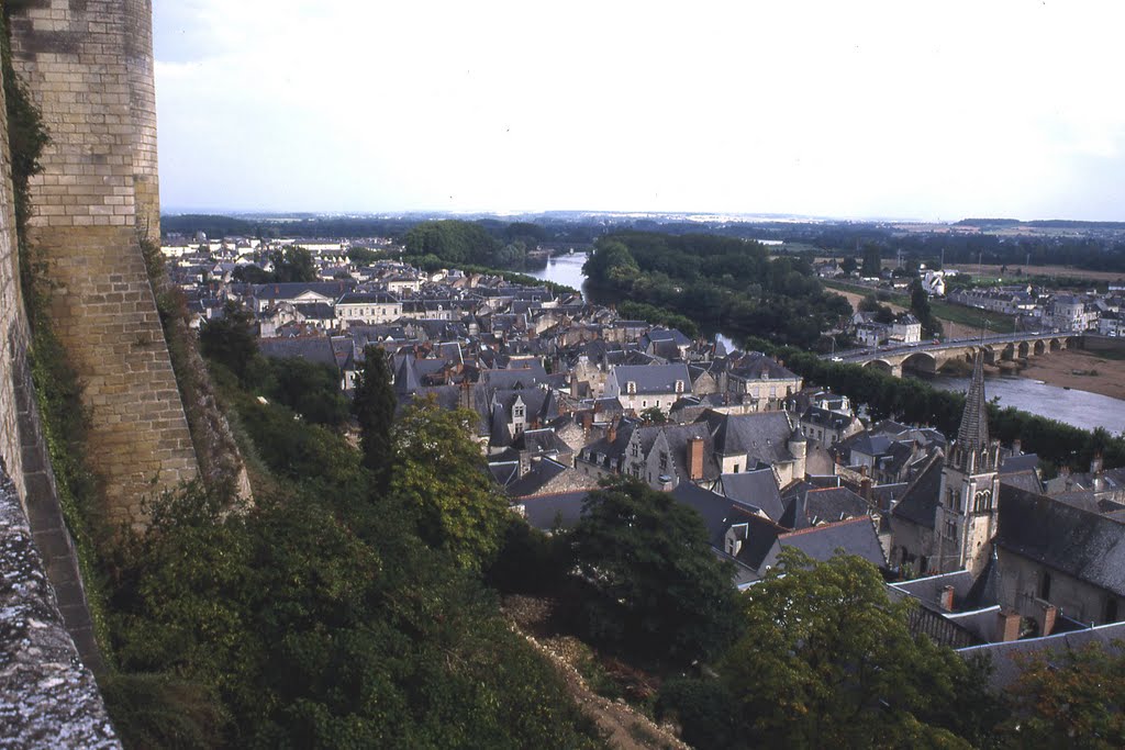 Chinon - De oude stad by J.G. Nuijten