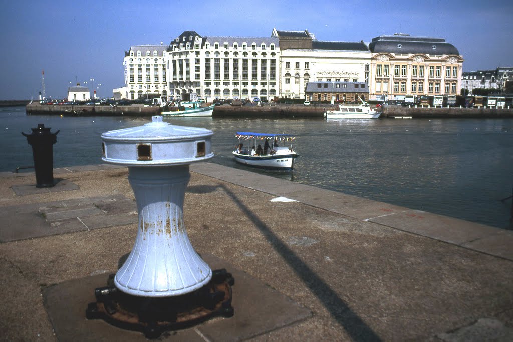 Trouville - Aan de haven by J.G. Nuijten