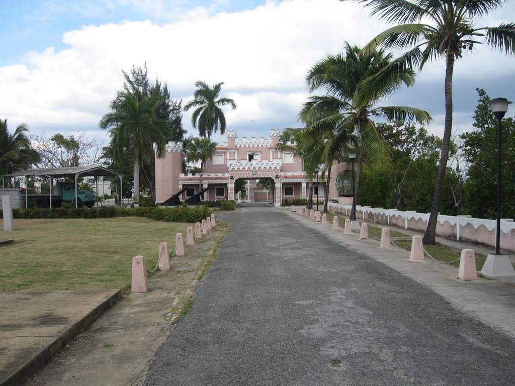 Sede de distrito naval Sur by Velazquez