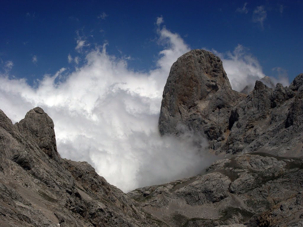 Urriello desde la horcada de Caín by Manuel “Carpetovetón…