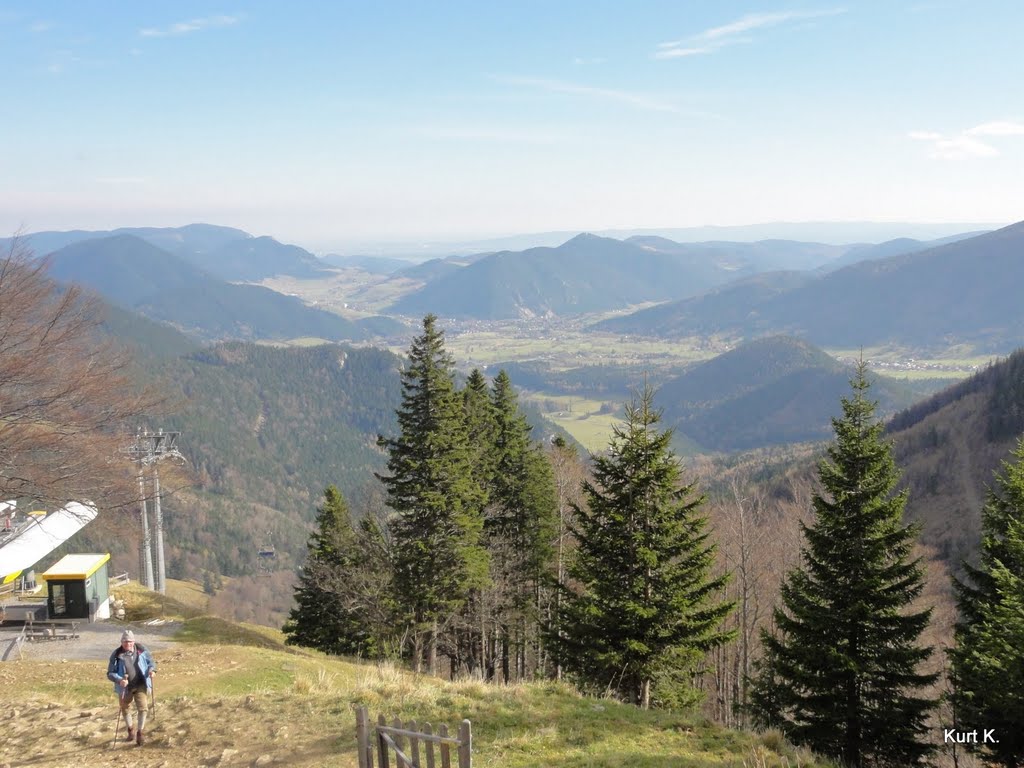 Blick von der Enzianhütte Richtung Wiener Neustadt by Kurt Kopeinig