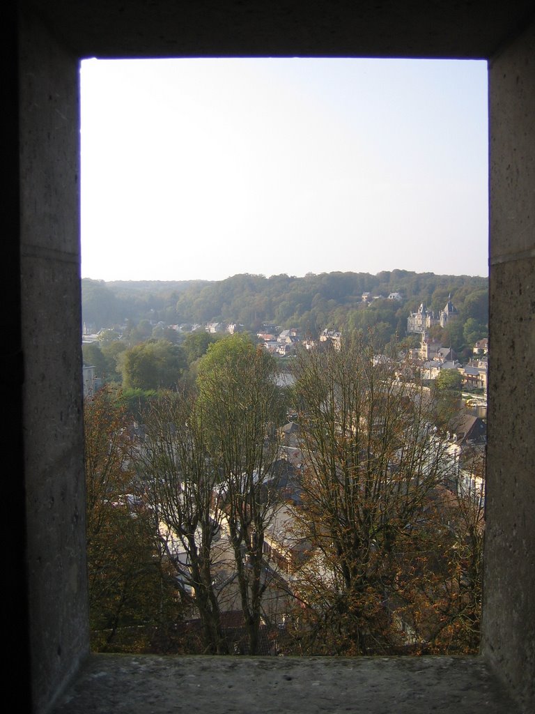 Vue d'une fenetre du chateau by Dabido