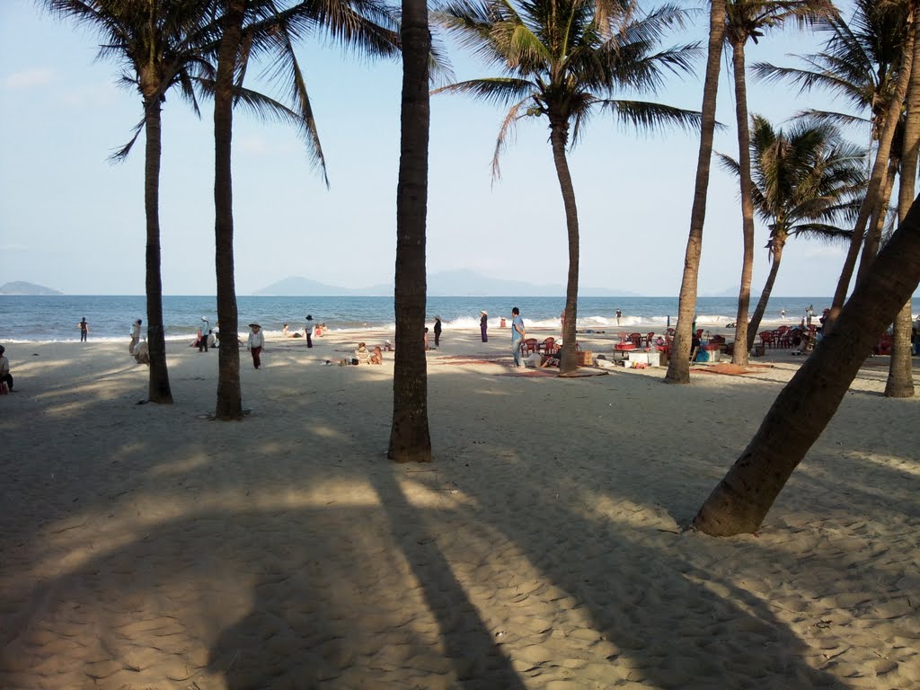 Hoi An beach Vietnam 2010 by Tommy Flåterud