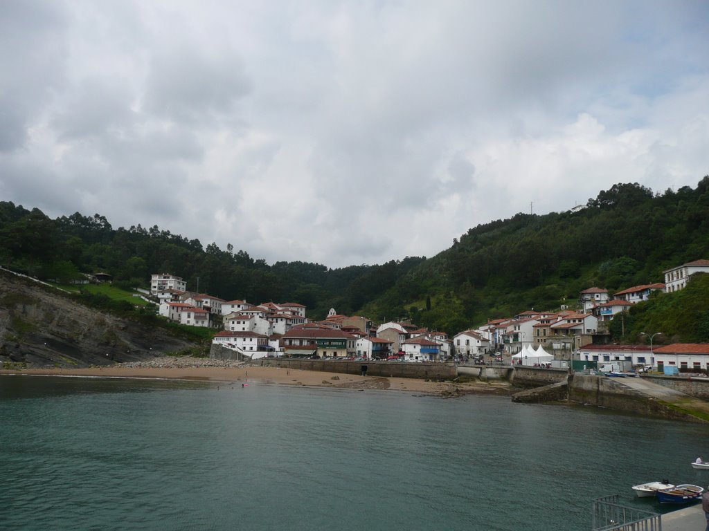 Tazones (Asturias) by karmarx