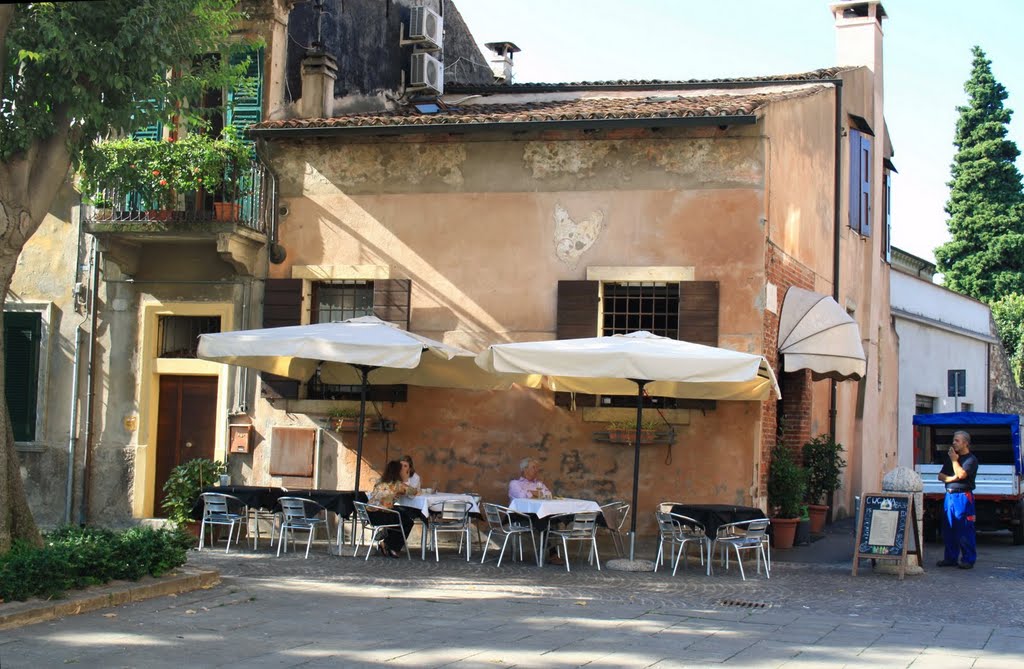 BAR IN PIAZZA SAN ZENO by GIORGIO FIORENTINI