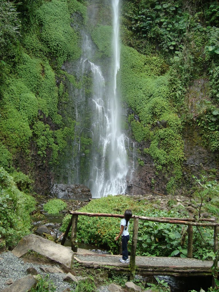 Corregimiento la Florida Cascada de Agua by JULIAN CARDONA PIEDR…