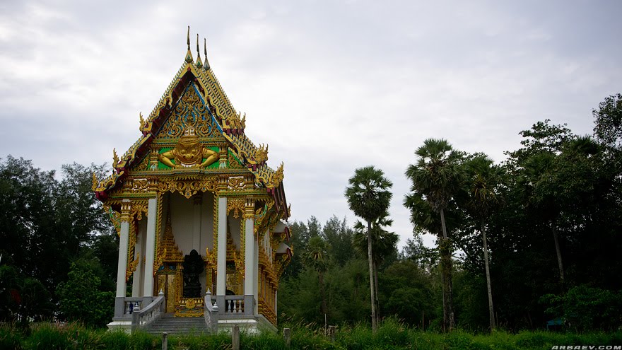 Nai Harn temple by Tim Arbaev