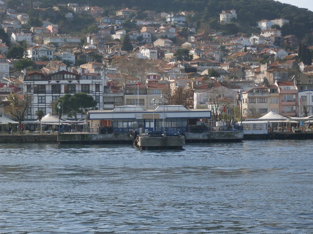 Adalar, Heybeliada İskelesi by Kasım OKTAY