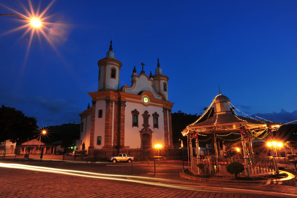 Vista noturna do Santuário São João Batista, Barão de Cocais, MG - 1 by sgtrangel