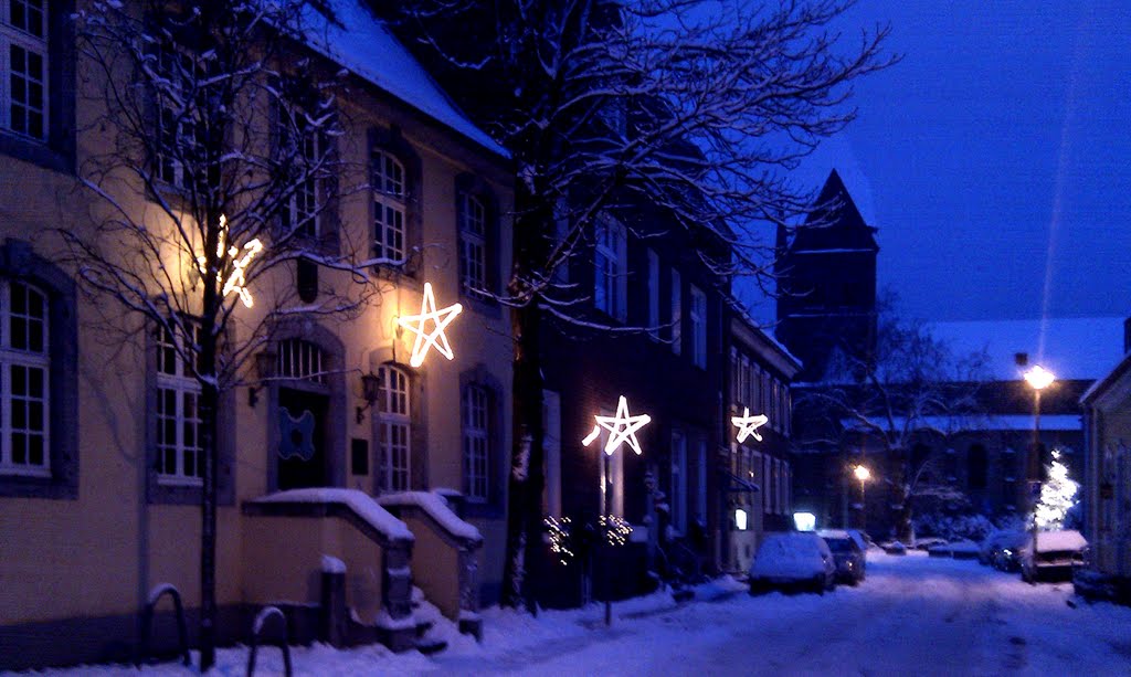 Angermund - "Winterliches Bürgerhaus mit St. Agnes" - ©20.12.´10 [2.592x1.552_pix] by PKusserow