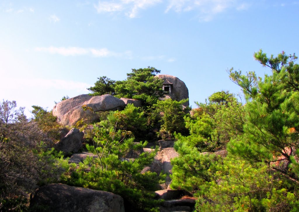 岡山市　三頂山　頂上（２５５ｍ） 🌸 春の山からころころ石ころ (種田山頭火) by Yoshio Kohara