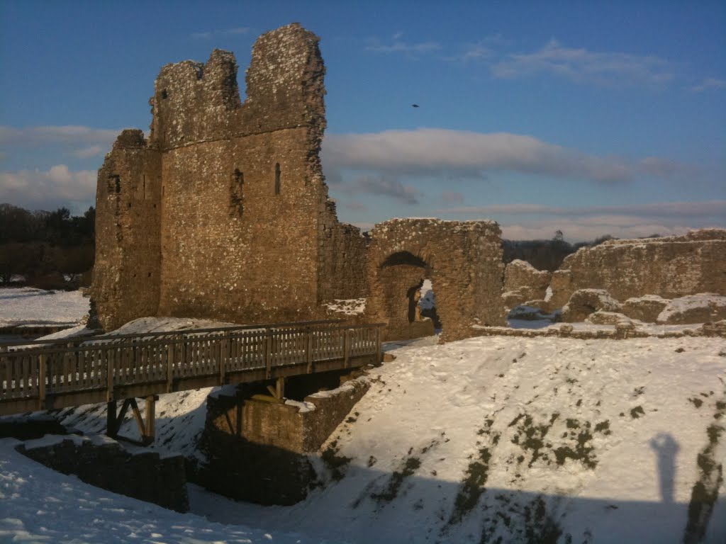 Ogmore Castle by fillupbee1