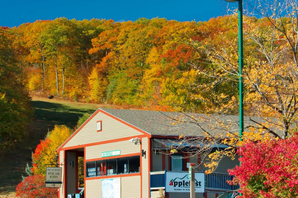 Wachusett Mountain ski resort by Robert Galvin