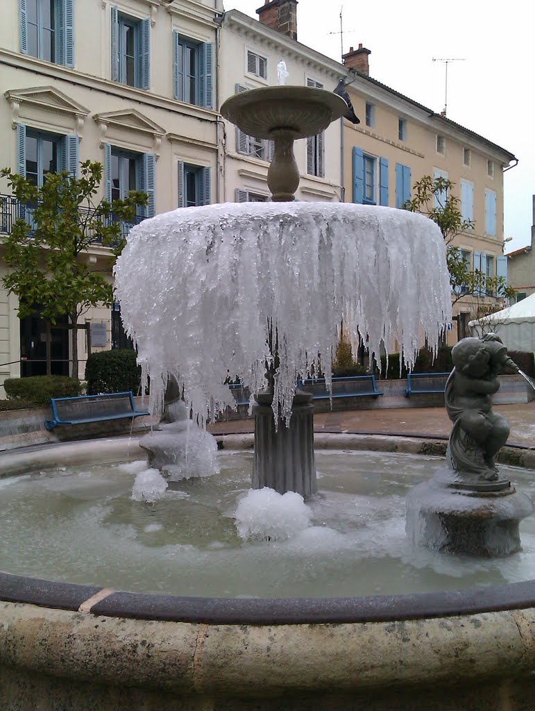 Place Alfred Agard - la Fontaine gelée by Diatopixelus