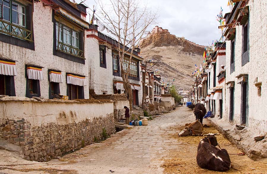 The old city of Gyangze by paul runnestø