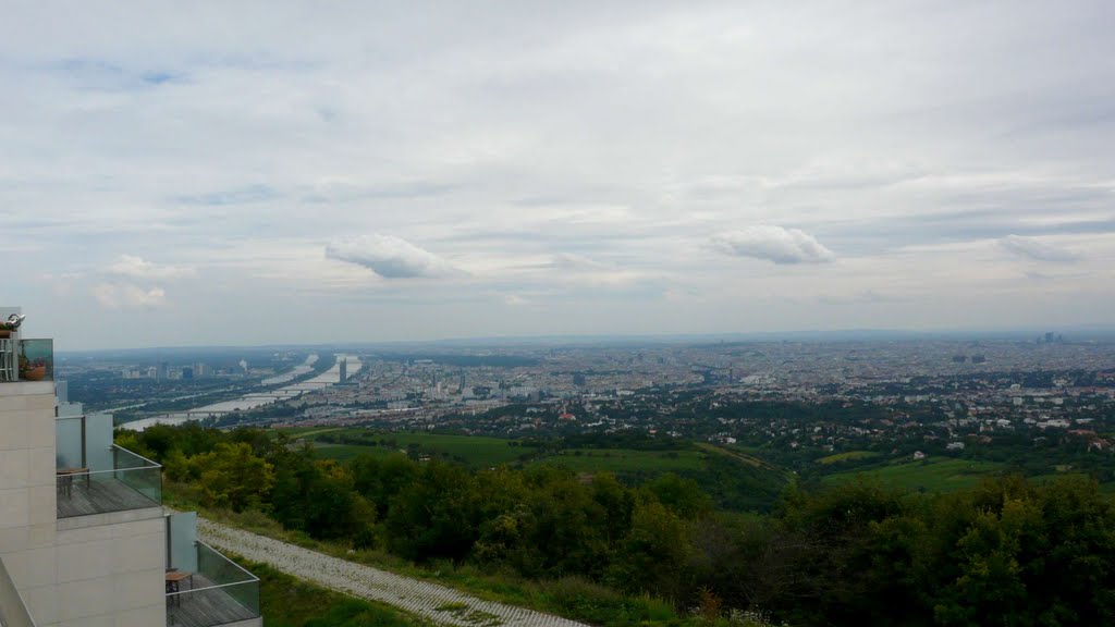 Kahlenberg, Aussicht von der Terrasse by Micsterm, Paris 18