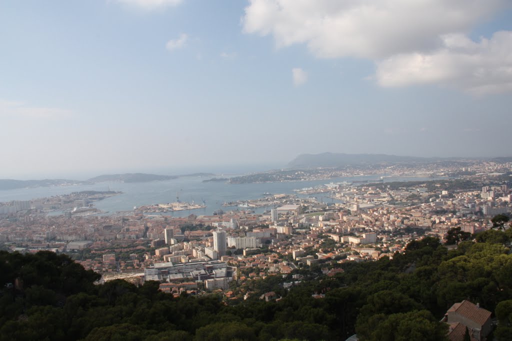 Toulon depuis le Mont Faron by joel.herbez