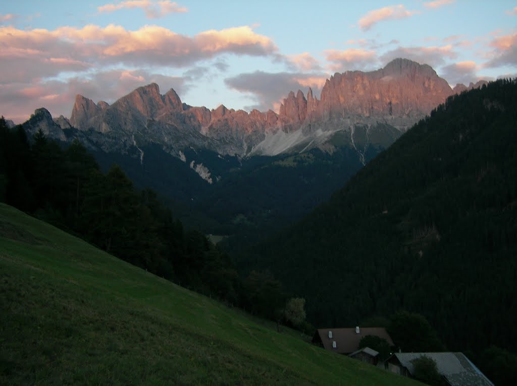 Majestät ! Herrliche Majestät ! Wie schön hast DU die Erde gemacht ! - Rosengarten by Reinhard Klenke