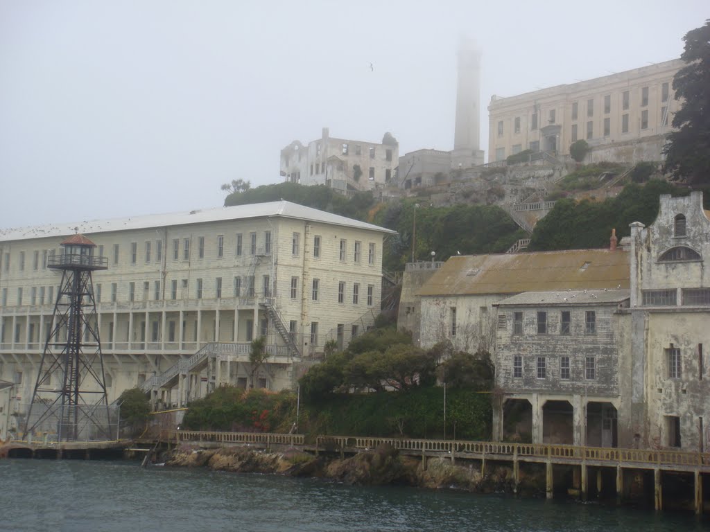 Arriving in Alcatraz by Caetano Pinto