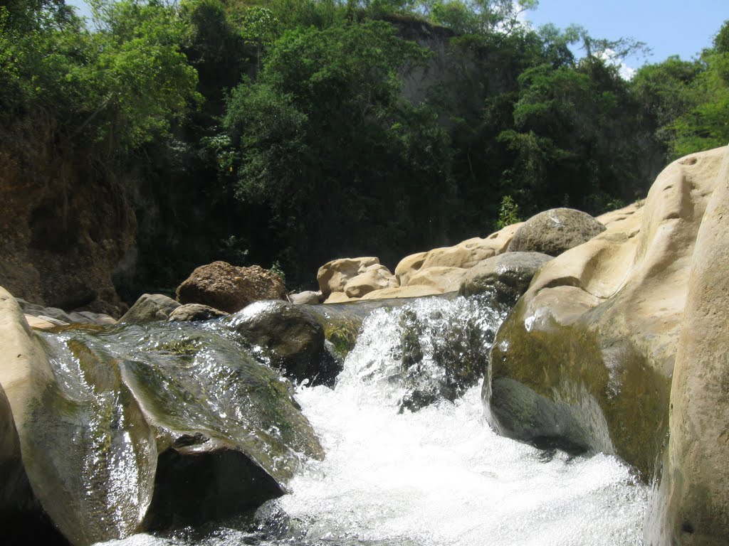 Quebrada desconocida by Arturo Aparicio