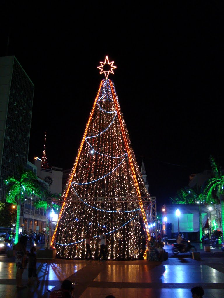 Natal 2010 - Praça São Salvador by Urias E. Takatohi