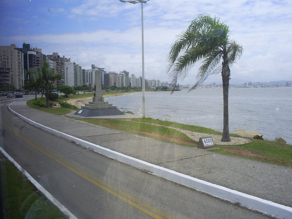 Beira-mar Norte de Florianópolis (Praia de São Francisco) by Jóe José Dias