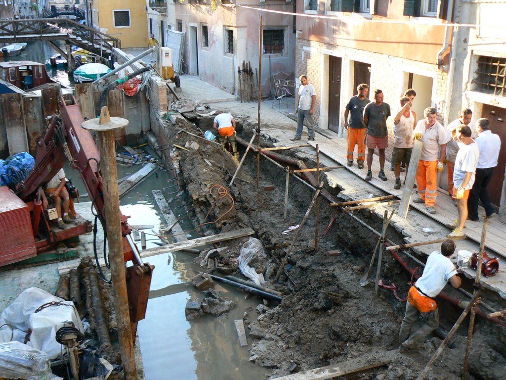 Lavori dopo un crollo in fondamenta by Sandrino64