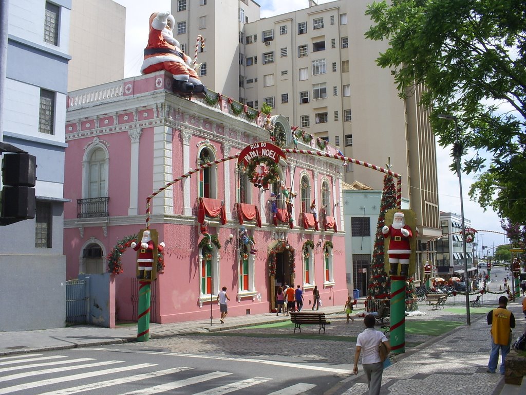 Casa do Papai Noel by Jóe José Dias