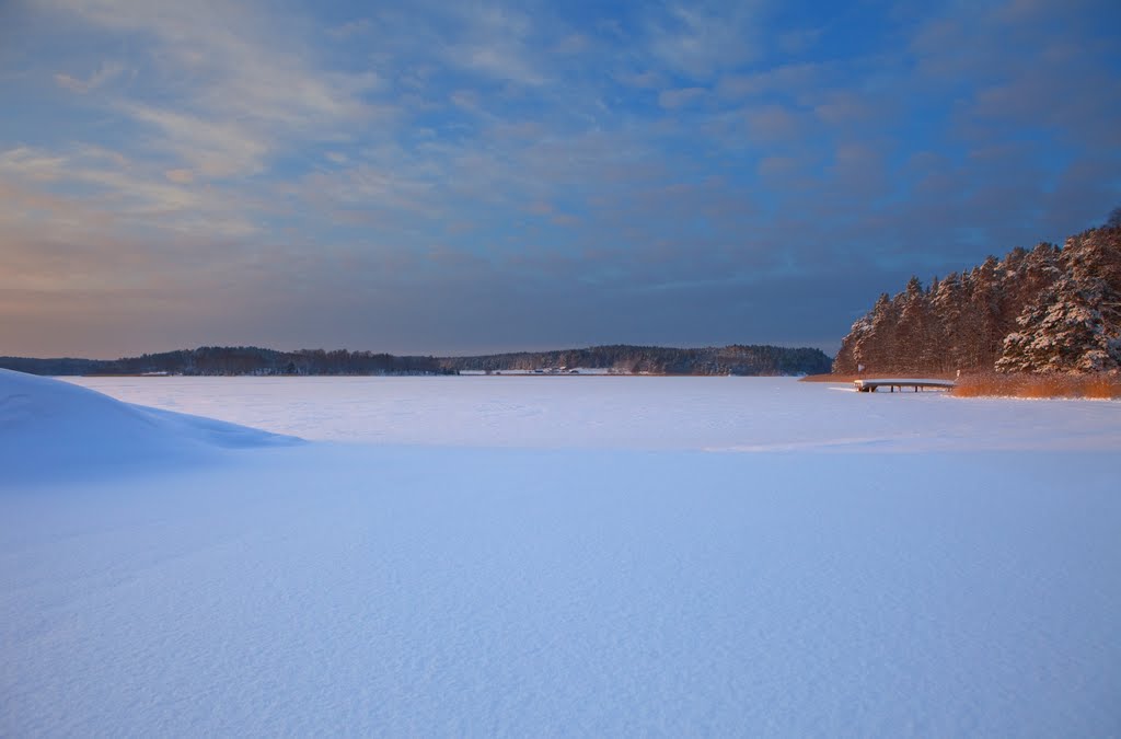 Tallaröfjärden from Eriksöbadet by BengtENyman