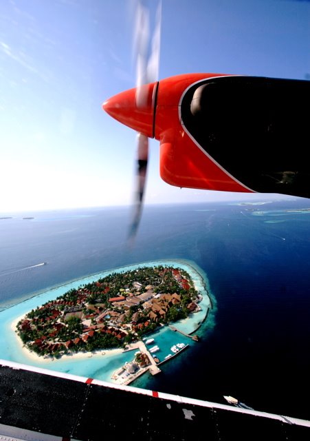 Maldivian Sea taxiride by sbradfield