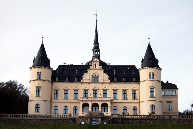 Schloss Ralswiek by Garzer