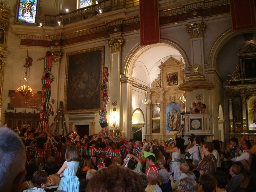 ALGEMESÍ. La Nova Muixeranga a l'interior de l'església 2007 by Joaquim Naval