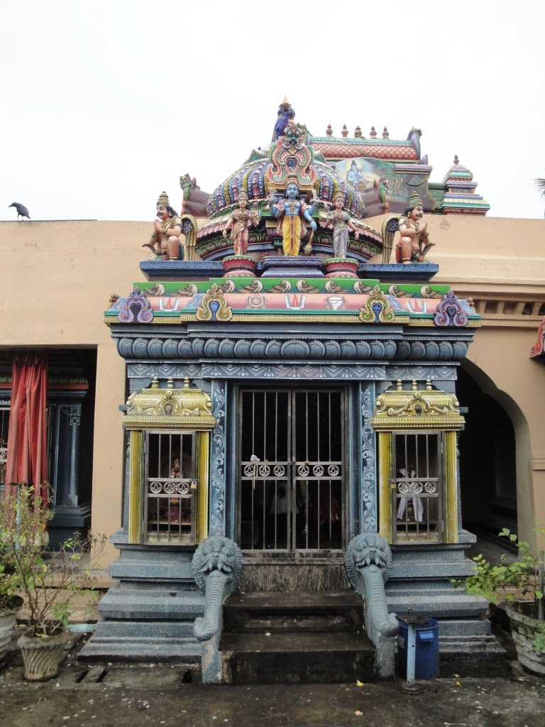 Pettah, Colombo, Sri Lanka by Senanayaka Bandara