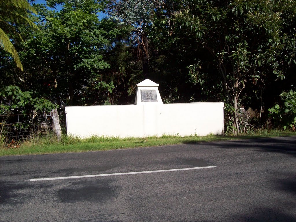 Memorial plaque to Charles Ring, first discoverer of gold in NZ in 1852 by willring