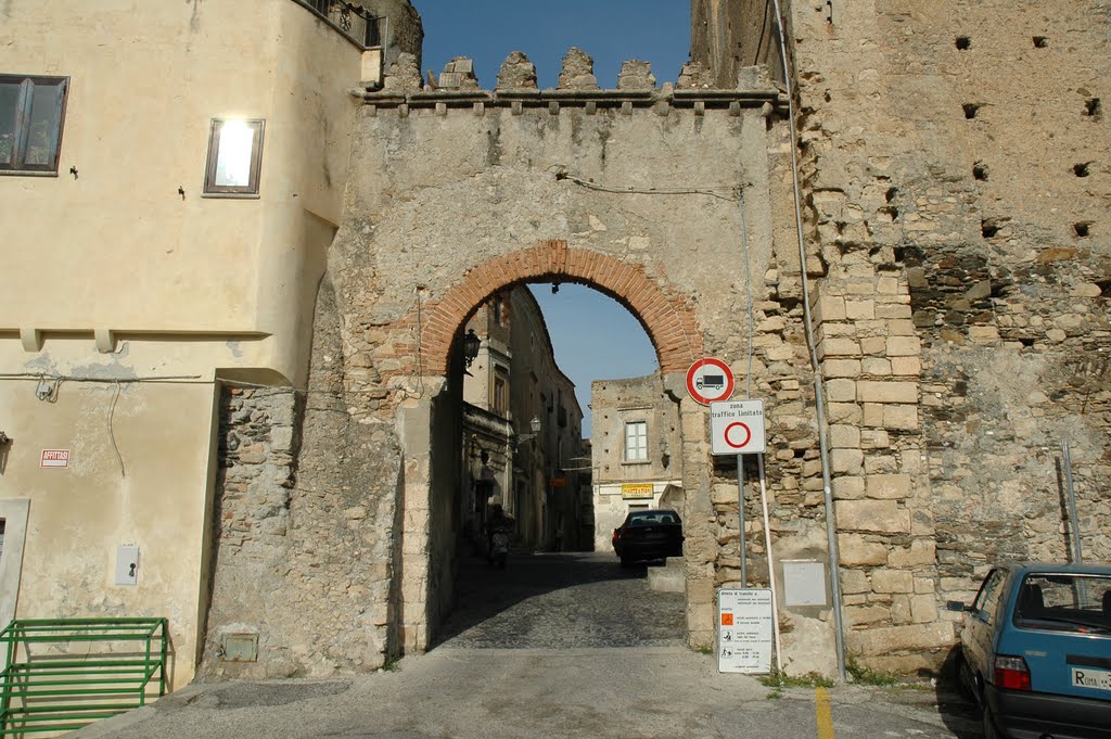 Fiumefreddo bruzio PORTA DI SOPRA (ingresso principale nel borgo) by Antonino Andreotti