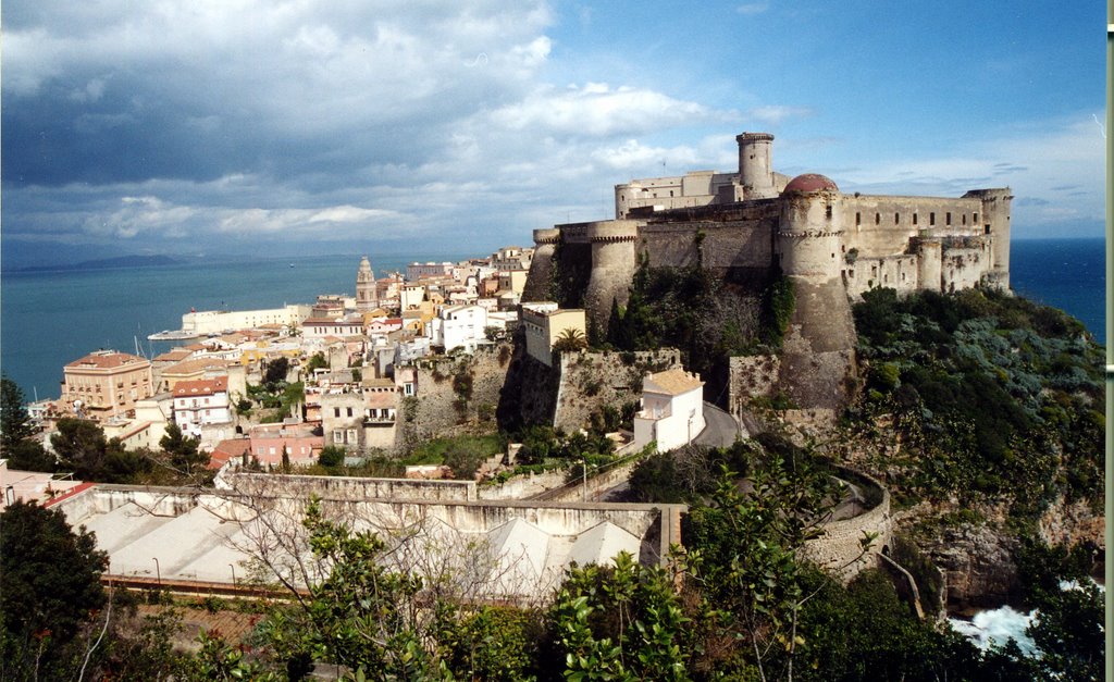 Castello angioino by burricco luigi