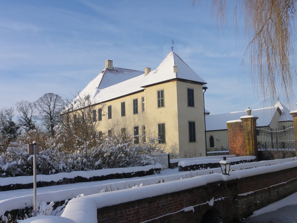 Schloss Vornholz im Winter by Manuel H. (Raveheart…