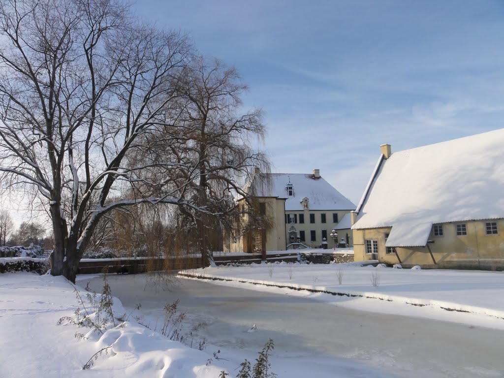 Schloss Vornholz im Winter by Manuel H. (Raveheart…