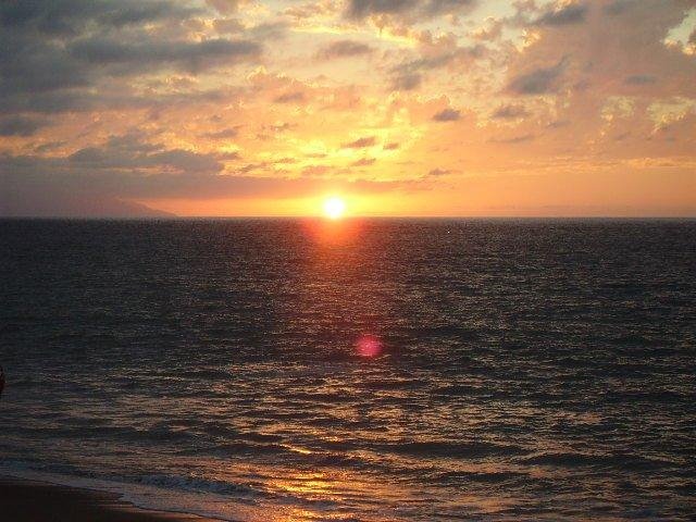 atardecer en Puerto Vallarta by AbCastillo