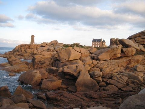 Phare de Ploumanach by LE CHENE SUR LE  ROC…