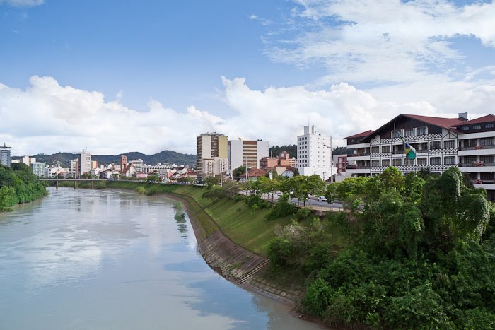 Avenida Beira Rio em Blumenau by Diego Cadorin