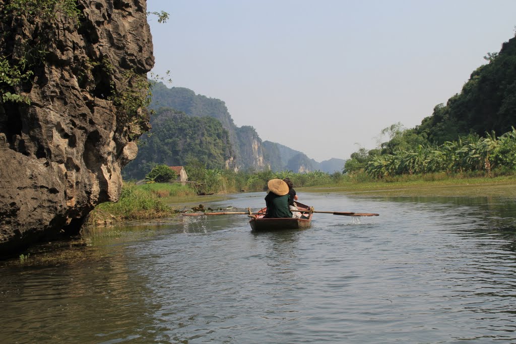 Rio de Hoa Lu by bayo