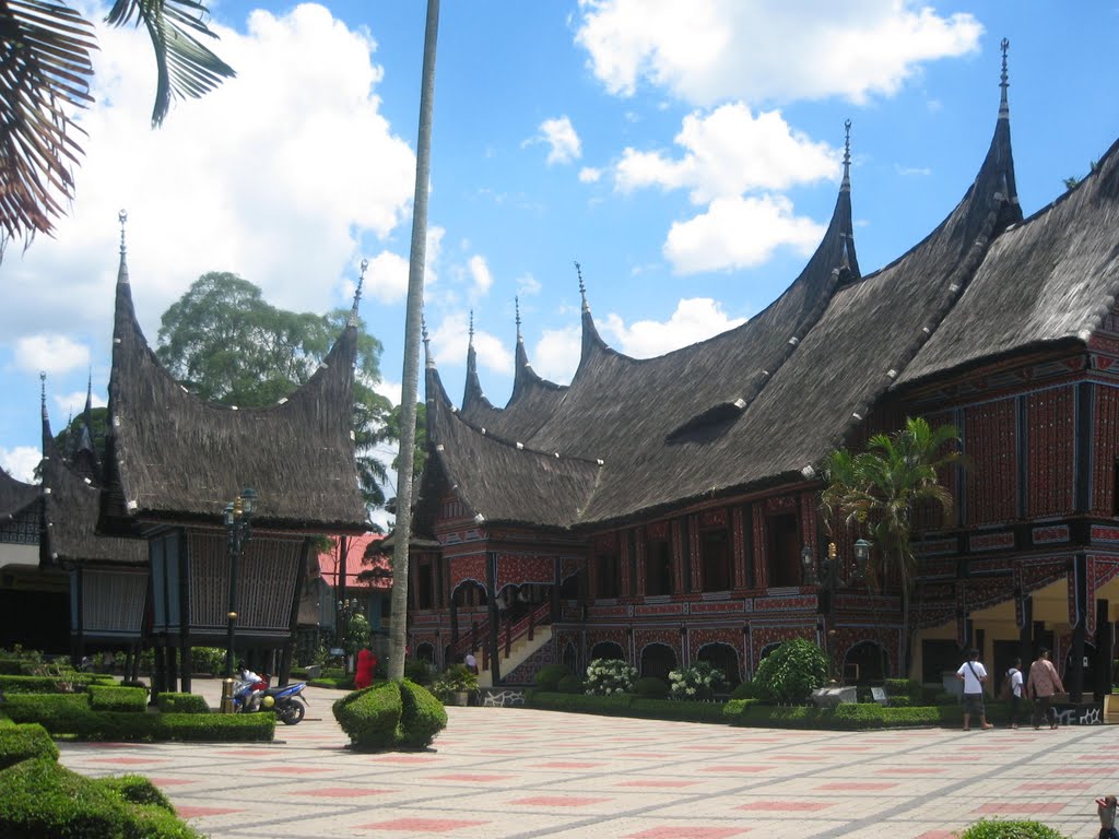 Rumah Gadang Di TMII by alhafis