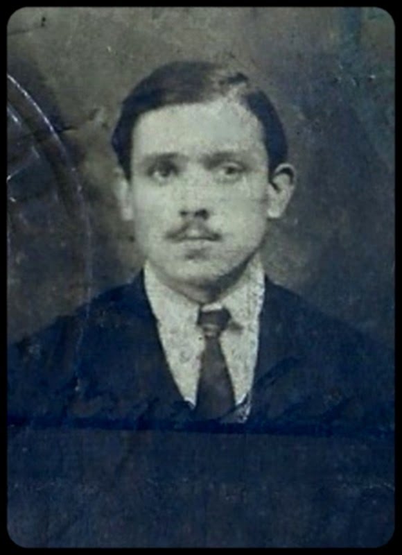 Foto do passaporte do meu avô paterno Casimiro Barbosa Lopes - 1927. by exordio1