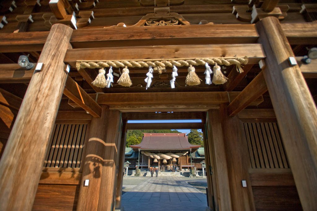 宮地嶽神社 楼門 Miyajidake Shrine Tower gate by 石津安信