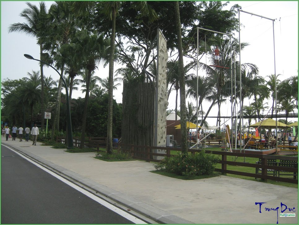 Siloso beach walk by Trung Đức