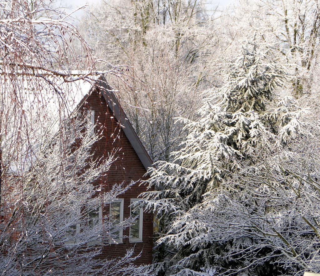 Giebel der ehemaligen Postfiliale in der Uetersener Straße, Dezember 2010 by Dan-Fan