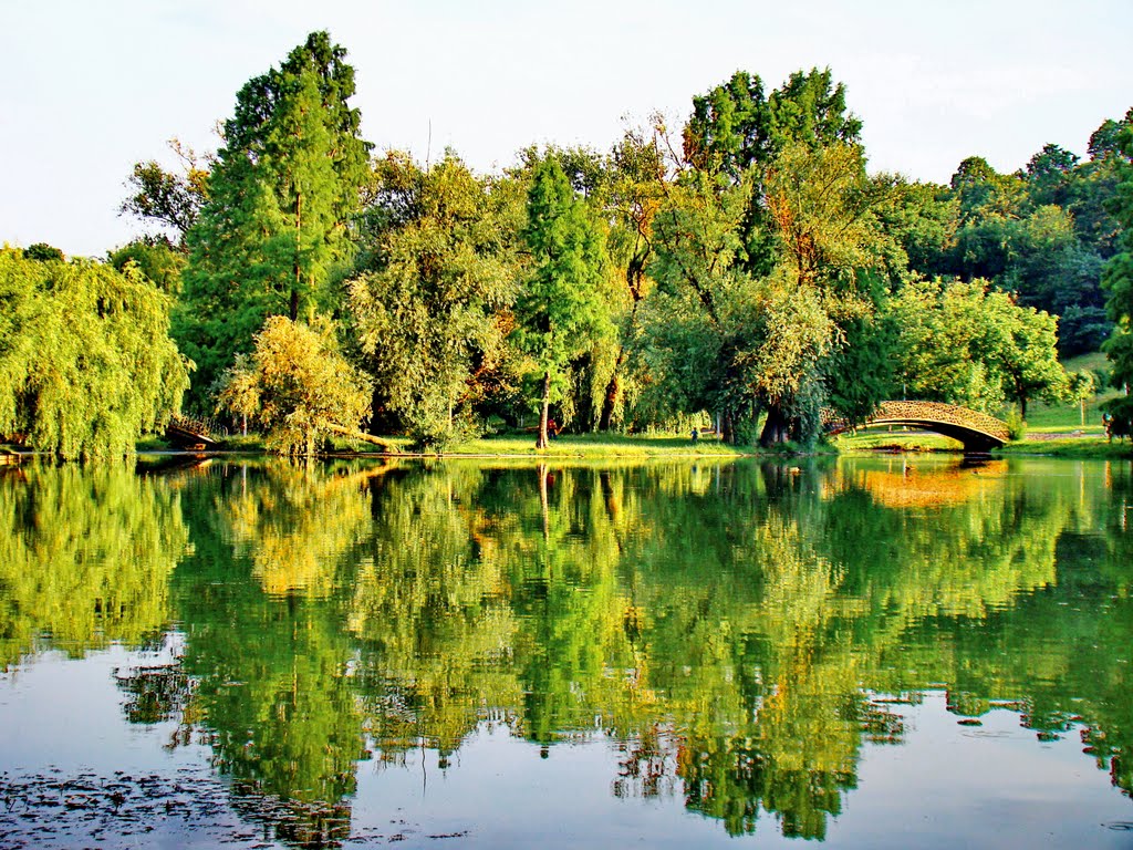 Reflexii(XV). Youth Park. Bucharest, Romania. by Rada C. Gabi (CGabi)