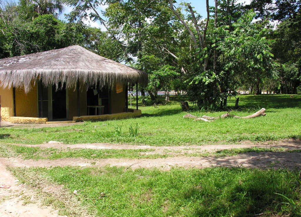 Lagune von Canaima by Monty Dressen