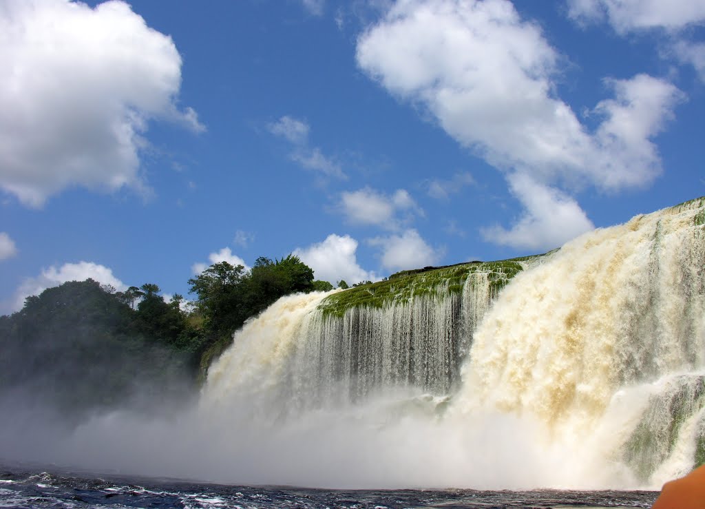 Lagune von Canaima by Monty Dressen